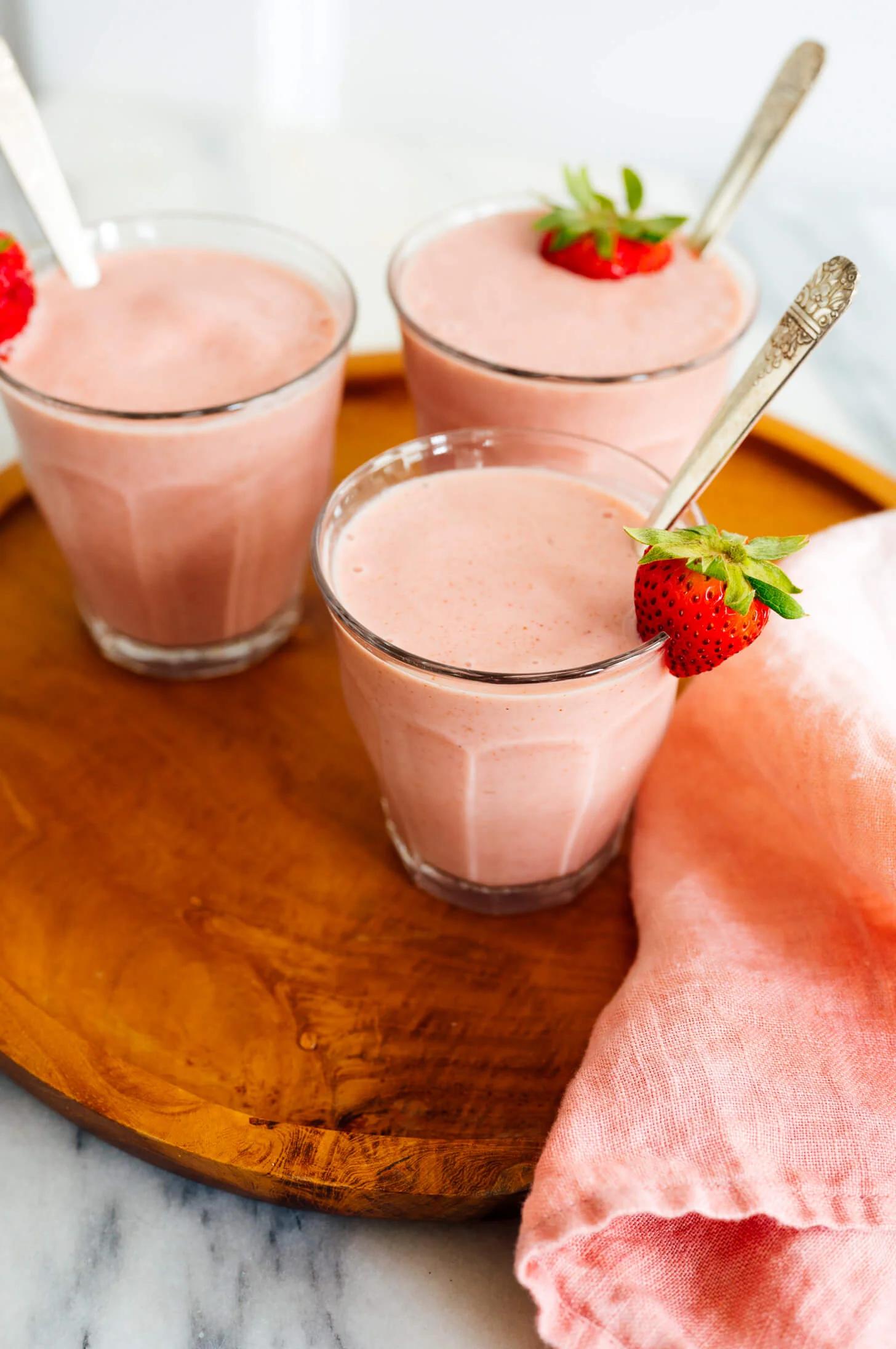 Creamy 4-Ingredient Strawberry Banana Smoothie — step 5